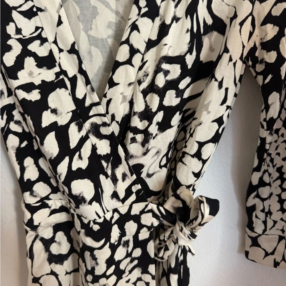 Diane Von Furstenberg Black and Cream Romper - Picture 2 of 10